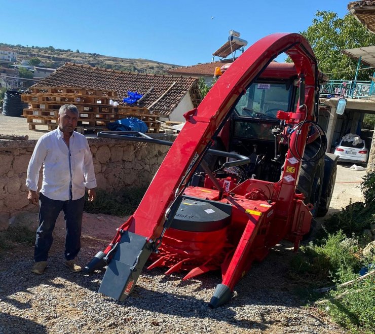 Silaj makinesine kaptırdığı sol ayağı koptu