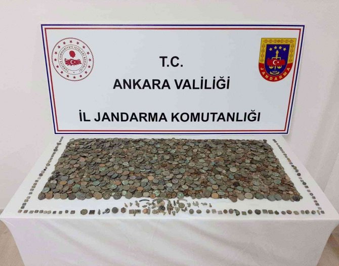 Tarihi eserleri satarken suçüstü yakalandı: 5 bin 715 sikke ele geçirildi