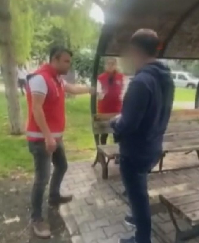 Yakalanacağını anladı, uyuşturucuyu ağzına sakladı