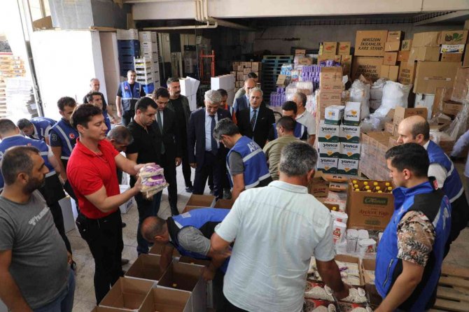 Erzincan’dan Pakistan’a 4 yardım tırı uğurlandı