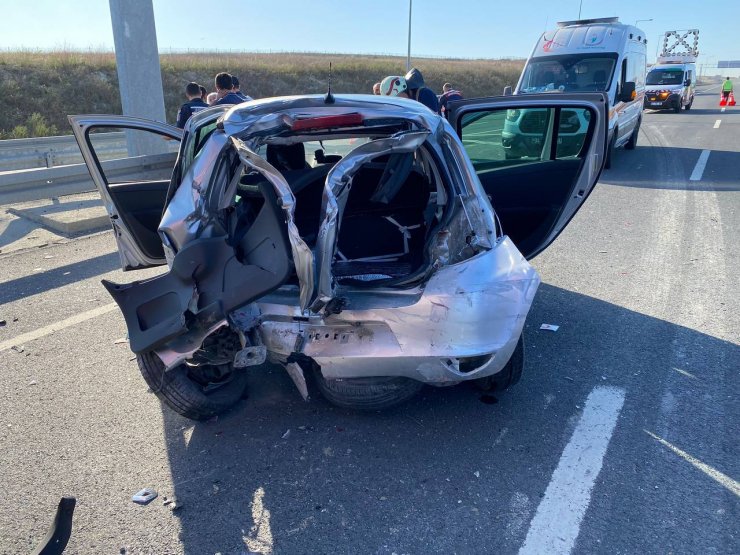 Hafriyat yüklü kamyon ile otomobil çarpıştı