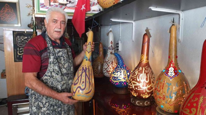 Hat sanatını su kabaklarına işliyor