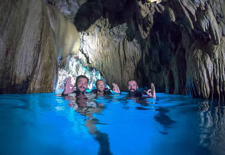 Kalp şeklindeki su altı mağarası, dalış tutkunlarının gözdesi