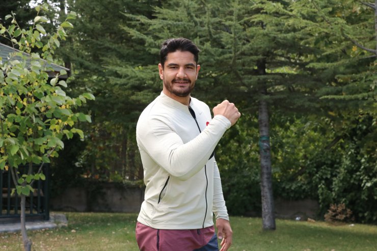 Milli güreşçi Taha Akgül, yarın mindere çıkıyor