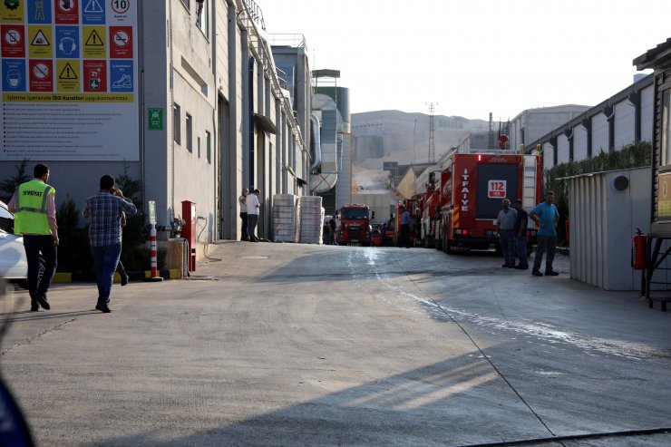 Pamuk fabrikasında yangın; 1 itfaiyeci yaşamını yitirdi, 9 yaralı