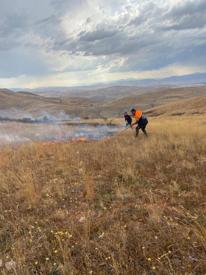 Sigara izmaritinden çıkan yangın 45 dönümlük alanı kül etti