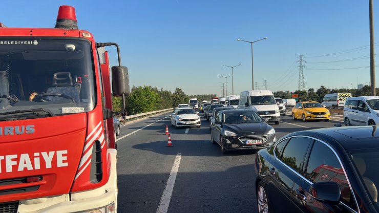 TEM'de otomobil alev alev yandı