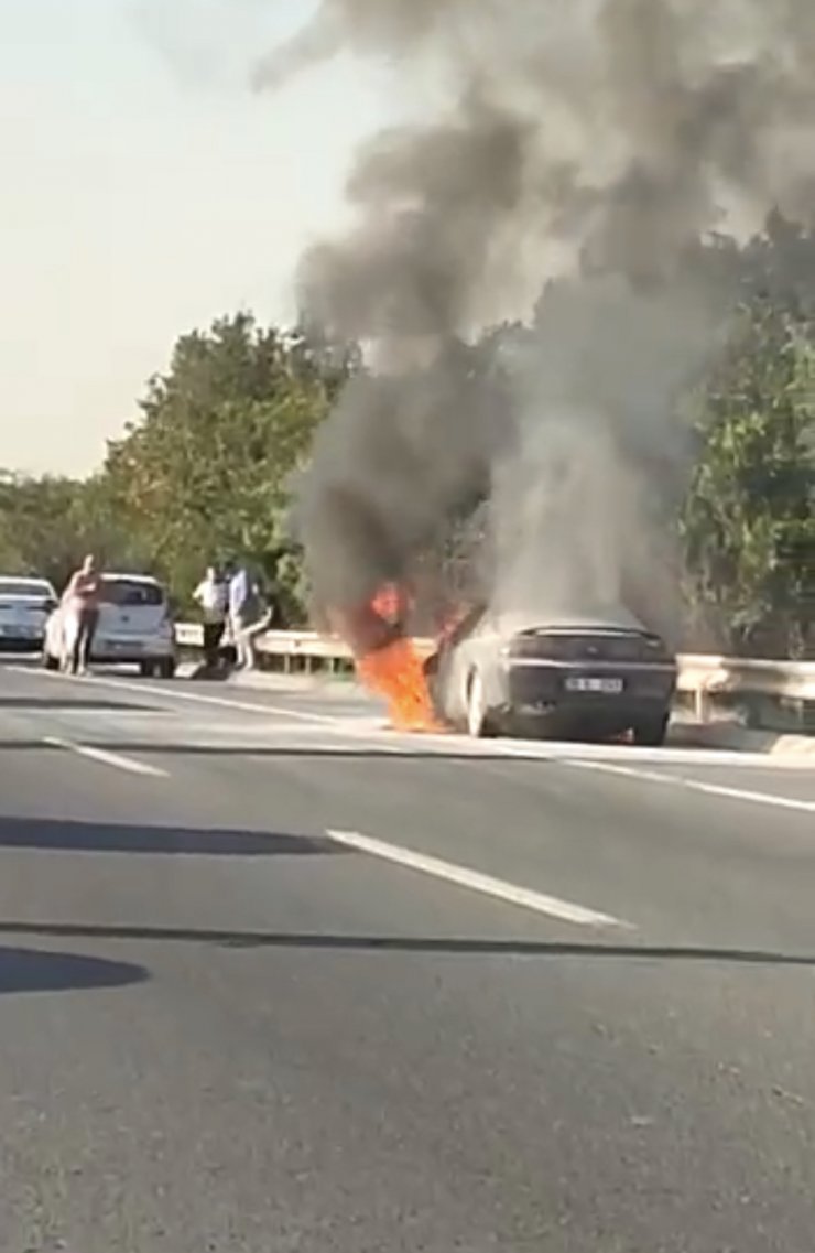 TEM'de otomobil alev alev yandı