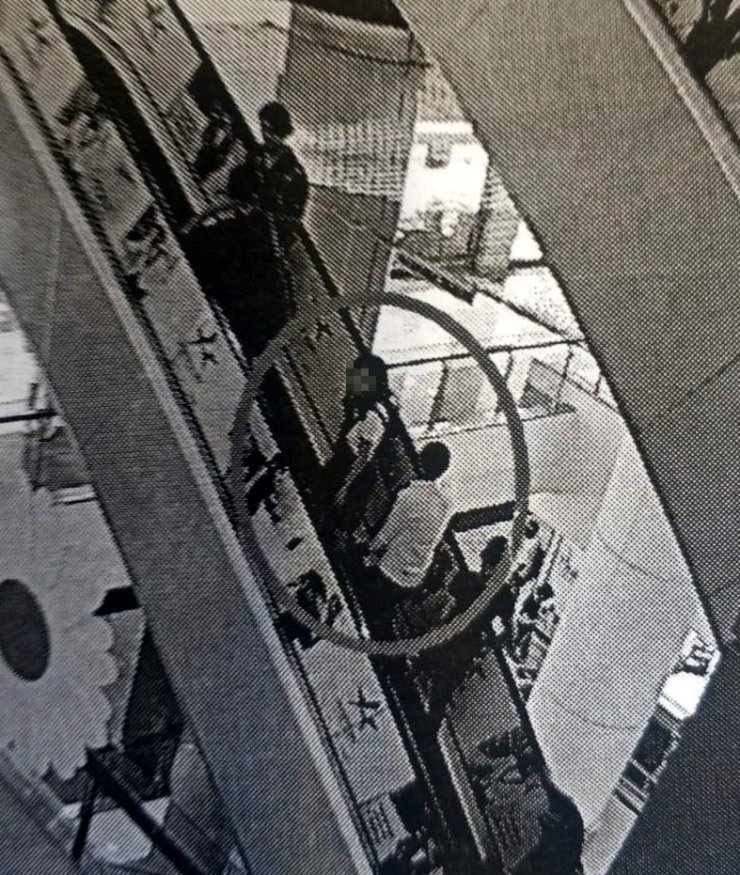 AVM'de etek altı görüntü çeken sanığa iddianame