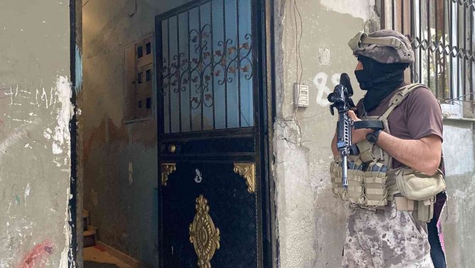 Mersin’de belediye çalışanlarına PKK operasyonu