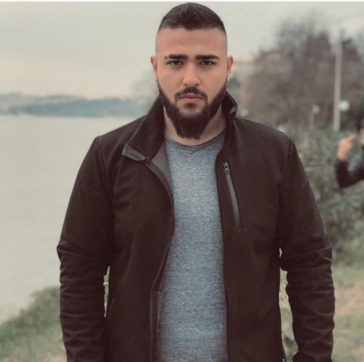 Minibüse çarpan otomobilin 23 yaşındaki sürücüsü öldü