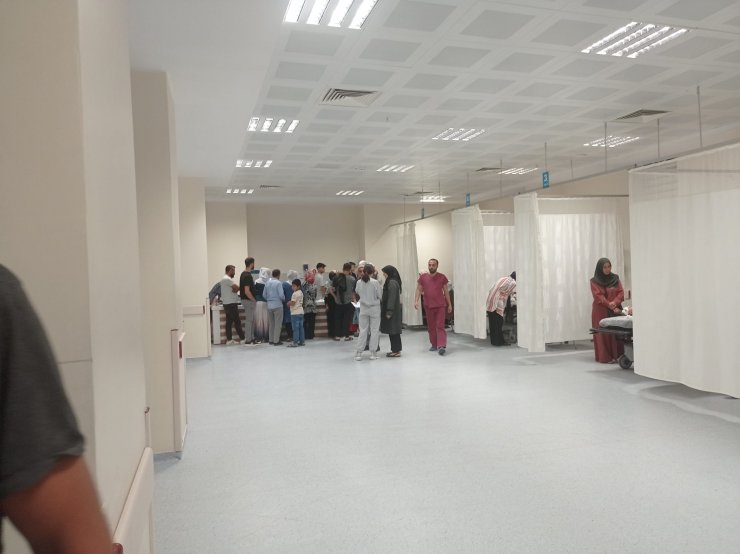 Silvan'da 35 öğrenci gıda zehirlenmesi şüphesiyle hastaneye kaldırıldı