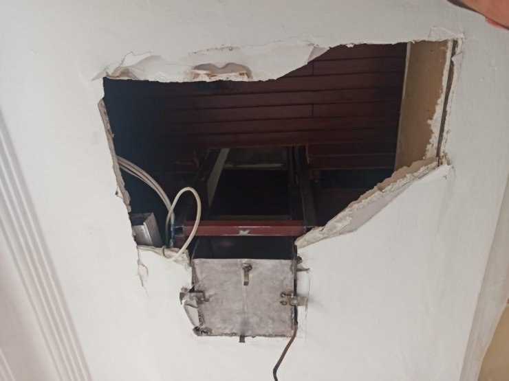 Tavan arasında kaçak sigara ve tütün ele geçirildi