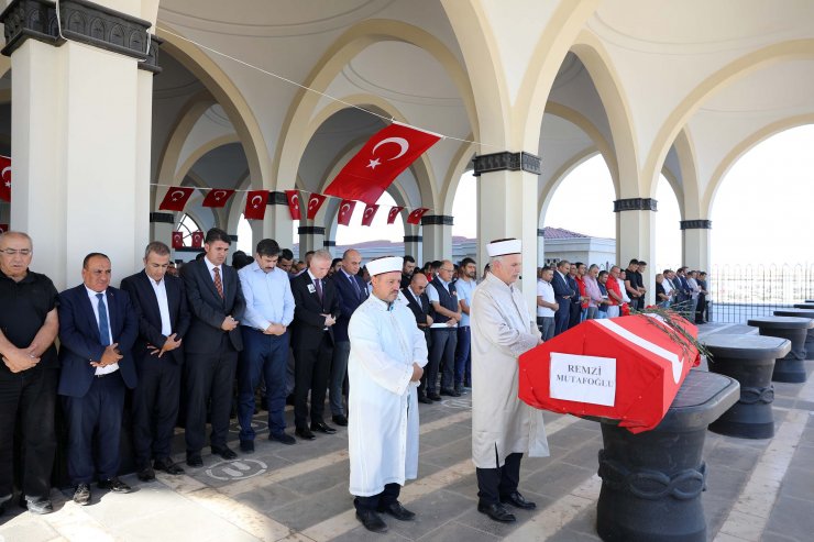 Yangına müdahale sırasında hayatını kaybeden itfaiye erine son görev