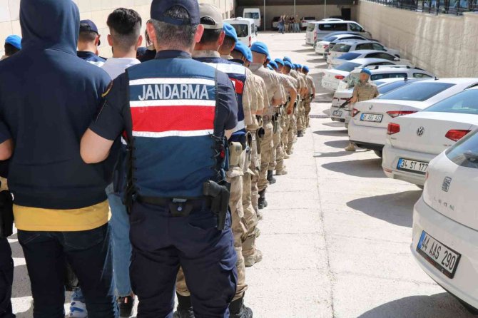 4 ilde 260 vatandaşı dolandıran suç örgütüne operasyon