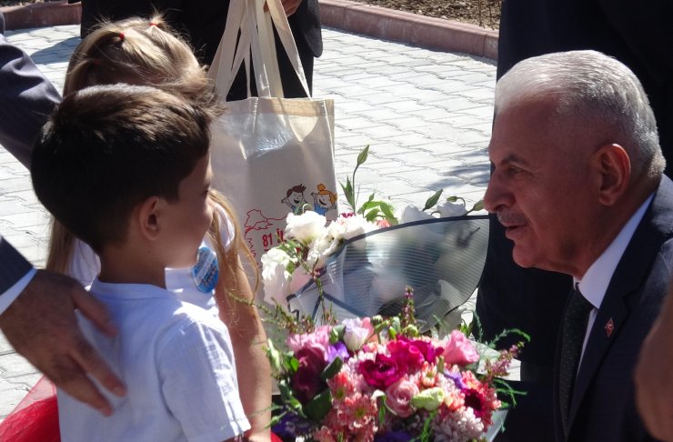 Binalı Yıldırım Konya'da: Masalar kuruluyor, dağılıyor, biz her gün yeni proje paylaşıyoruz