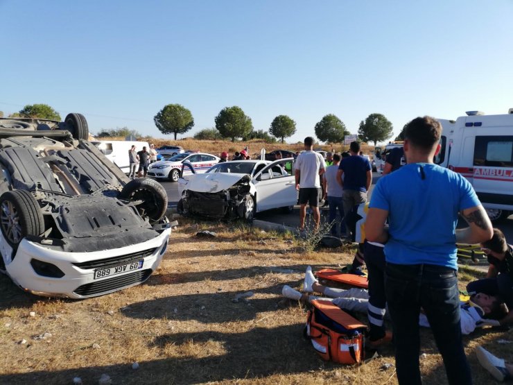 İki otomobil çarpıştı: 5 yaralı