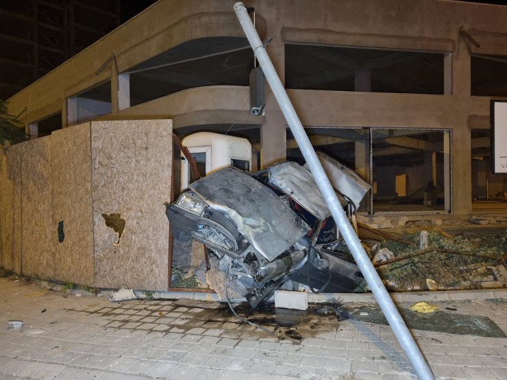 Takla atan otomobildeki baba öldü, iki oğlu yaralandı