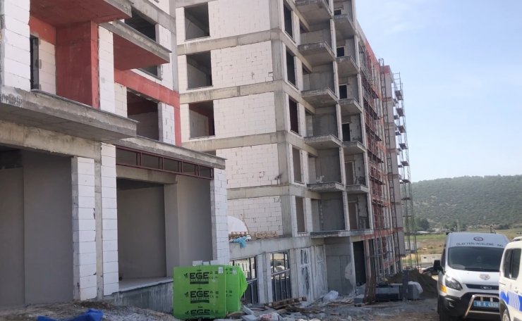 İnşaatın 5'inci katından düşen Suriyeli işçi öldü