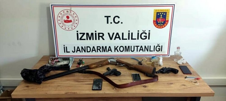İzmir'de uyuşturucu ticaretine 5 tutuklama