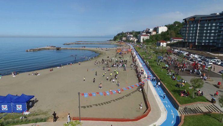 Karadeniz’de kum plajlar genişliyor, sahiller eskiye dönüyor