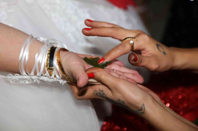 Makam aracı gelin arabası oldu, Hülya muradına erdi