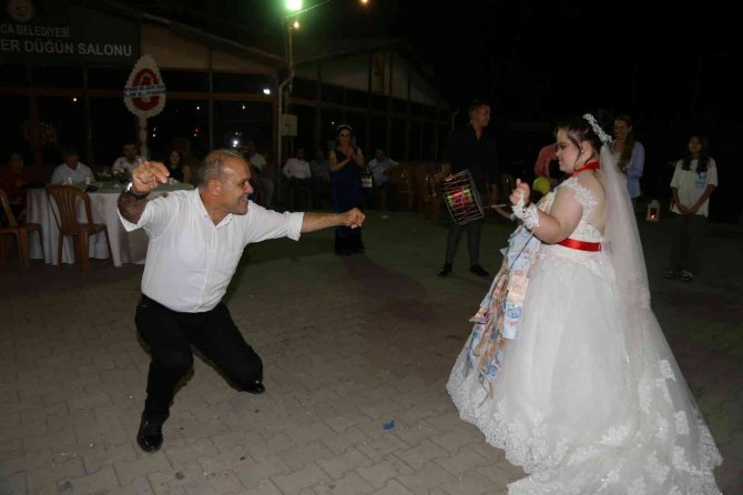 Makam aracı gelin arabası oldu, Hülya muradına erdi