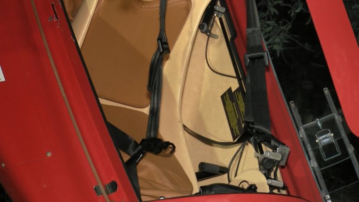 Motor arızası yapan gyrocopter zeytinliğe zorunlu iniş yapıp, ağaçlara çarptı