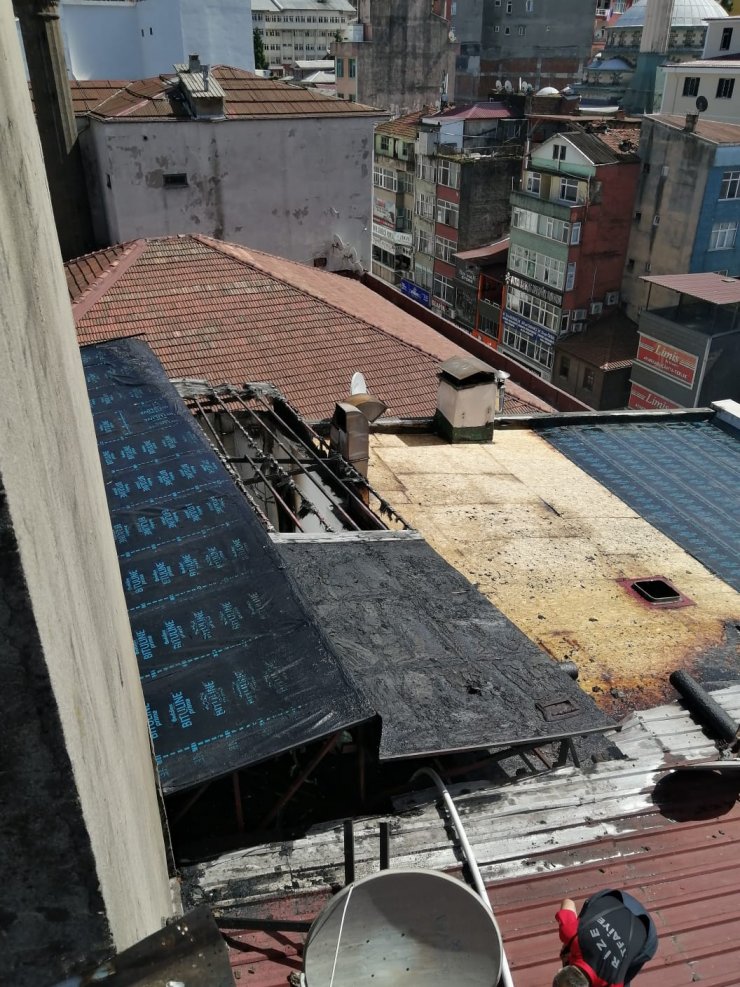 5 katlı binanın çatısı yandı