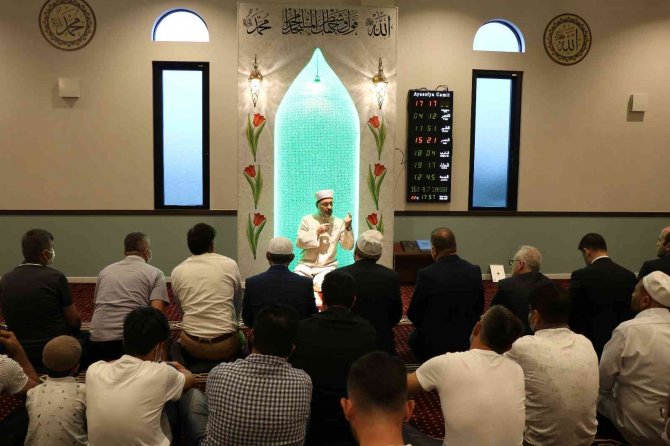 Erbaş, Japonya’nın Nagoya kentinde Türk vatandaşlarıyla buluştu