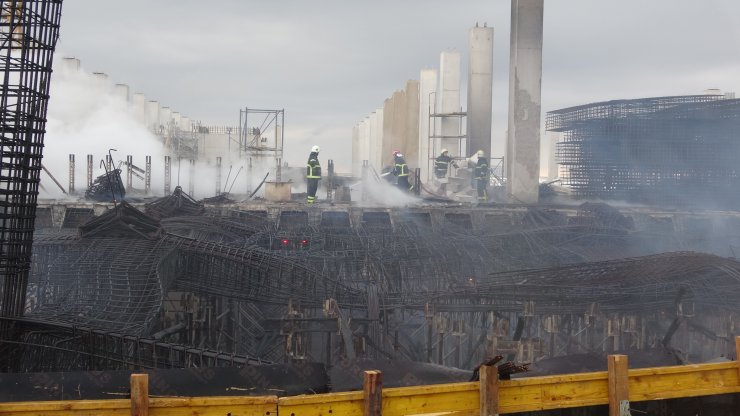 Fabrika inşaatında kaynak yapılırken çıkan kıvılcım yangına yol açtı