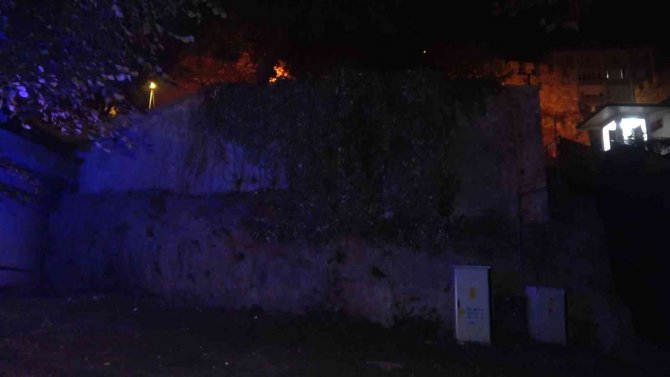 Keyif yapmak için çıktığı 5 metrelik duvardan düşen kişi yaralandı