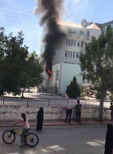 Konya'daki hastanede korkutan yangın! Bir anda alevler yükseldi