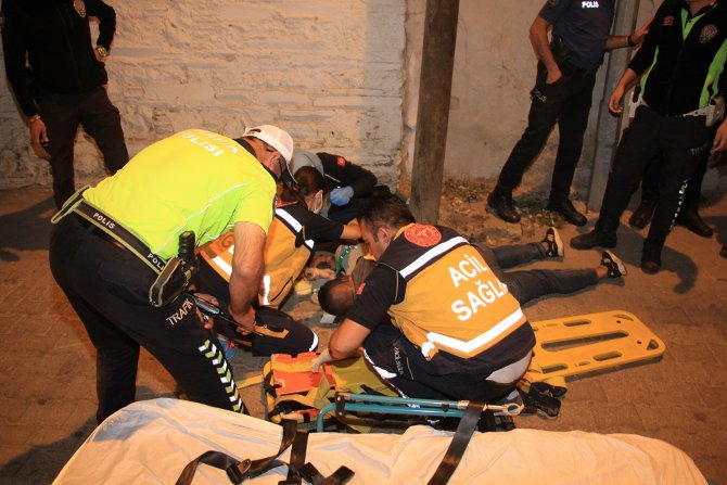 Motosikletten savrulan genç ağır yaralandı