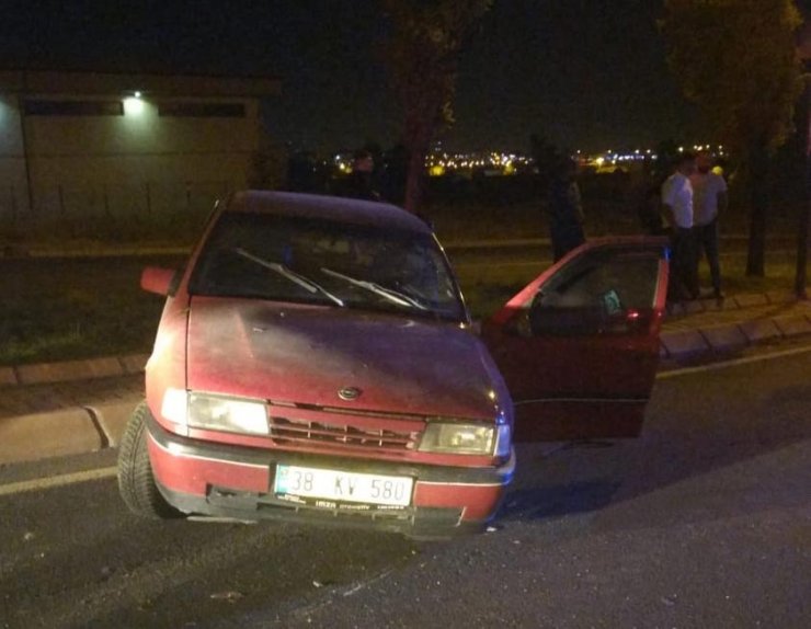 Otomobil, yolcu otobüsüne çarptı: 5 yaralı