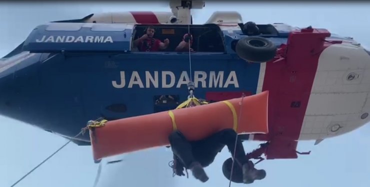 Zirve tırmanışı yapan dağcıların üzerine kaya yuvarlandı: 1 ölü, 2 yaralı