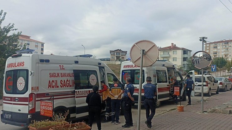 Erkek hemşire, boşanma aşamasındaki eşi ve annesi tarafından dövüldü