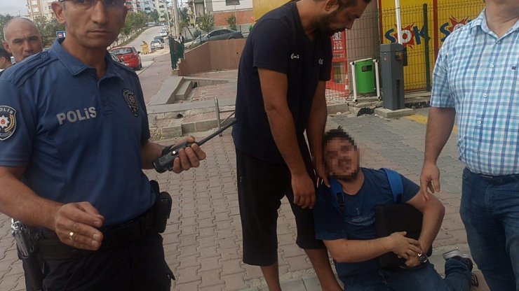 Erkek hemşire, boşanma aşamasındaki eşi ve annesi tarafından dövüldü