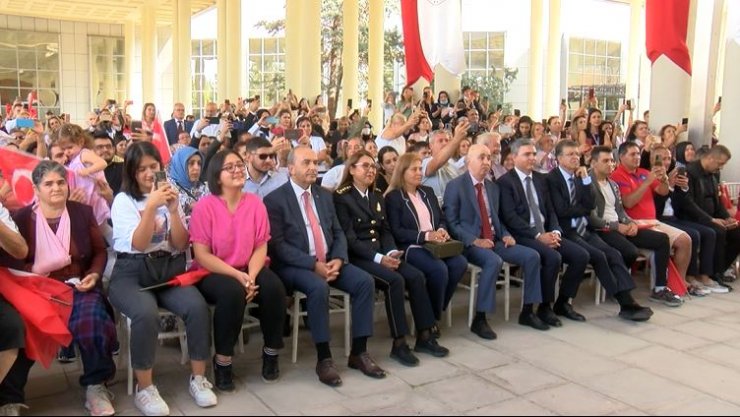 Haluk Levent'ten tedavi gören gazilere konser