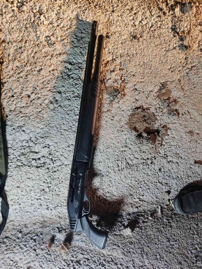 Lokanta sahibini tüfek ile vurarak öldüren katil zanlısı baba evinde yakalandı