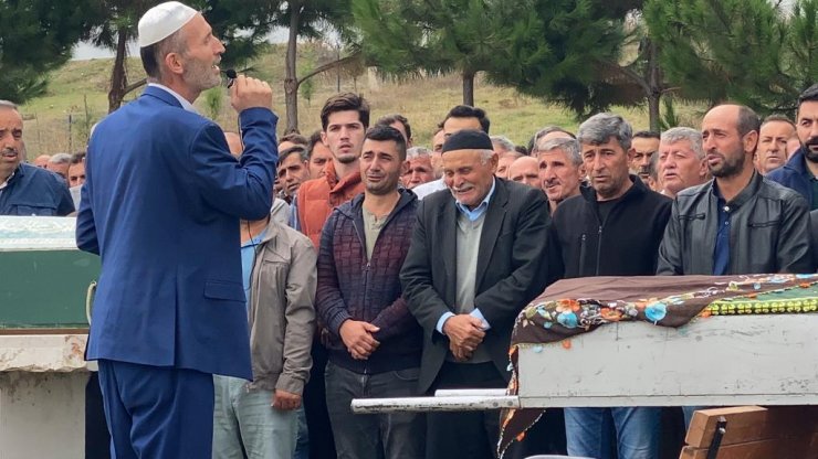 Muhtar kazara yeğenini öldürdü, cenazeye giden dayı da kazada öldü