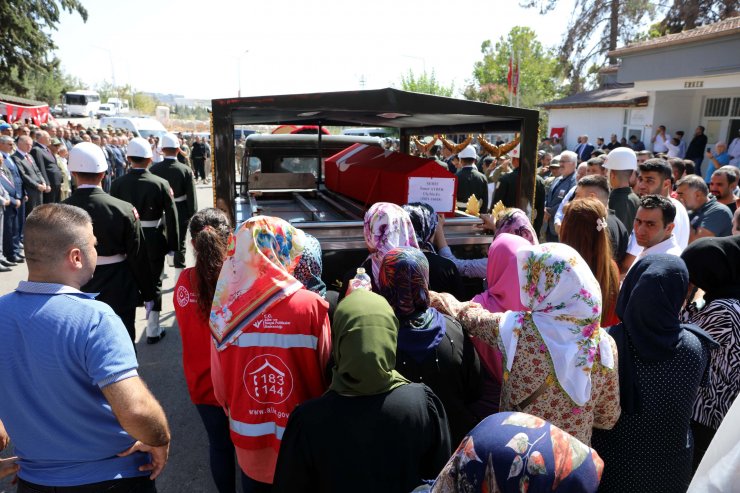 Şehit Sözleşmeli Er İsmet Aybek, son yolculuğuna uğurlandı