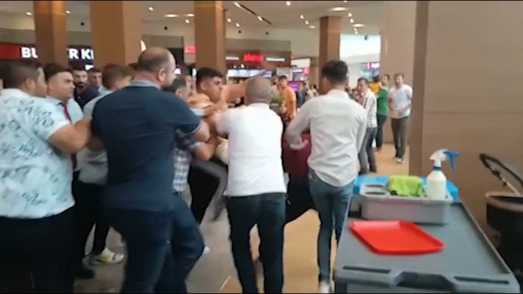 Yumruk yumruğa kavga kamerada