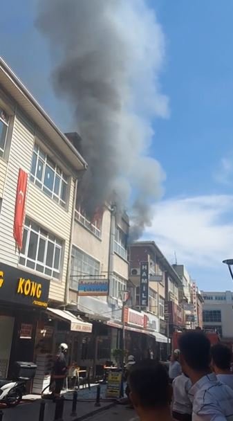 Ankara'da 2 katlı binada yangın