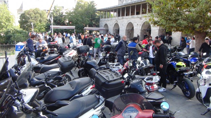 Arkadaşların olduğu iki motosiklet çarpıştı: 1 ölü 2 yaralı