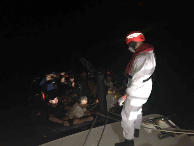 Aydın’da 13 düzensiz göçmen kurtarıldı