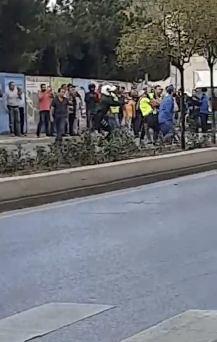 Bıçakla saldırdığı polis tarafından vurulan sürücü öldü