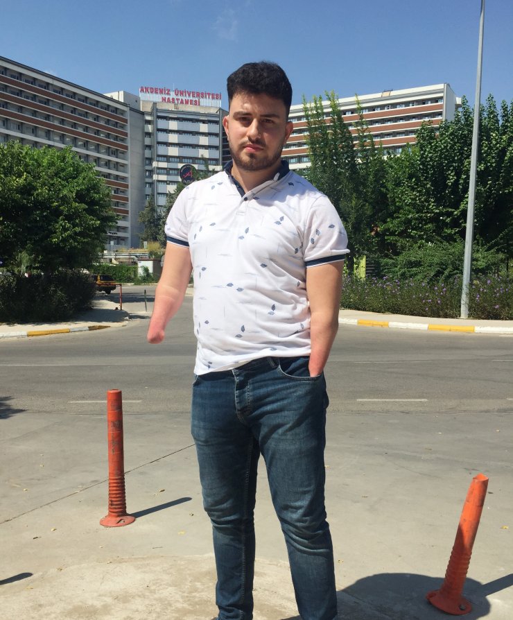 Elleri olmadan dünyaya gelen Konyalı Alihan'ın hayali var