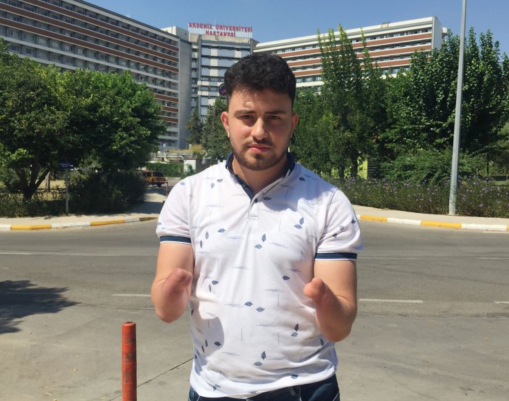 Elleri olmadan dünyaya gelen Konyalı Alihan'ın hayali var