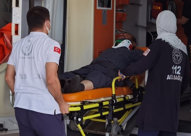 Kazada kontrolden çıkan tır devrildi